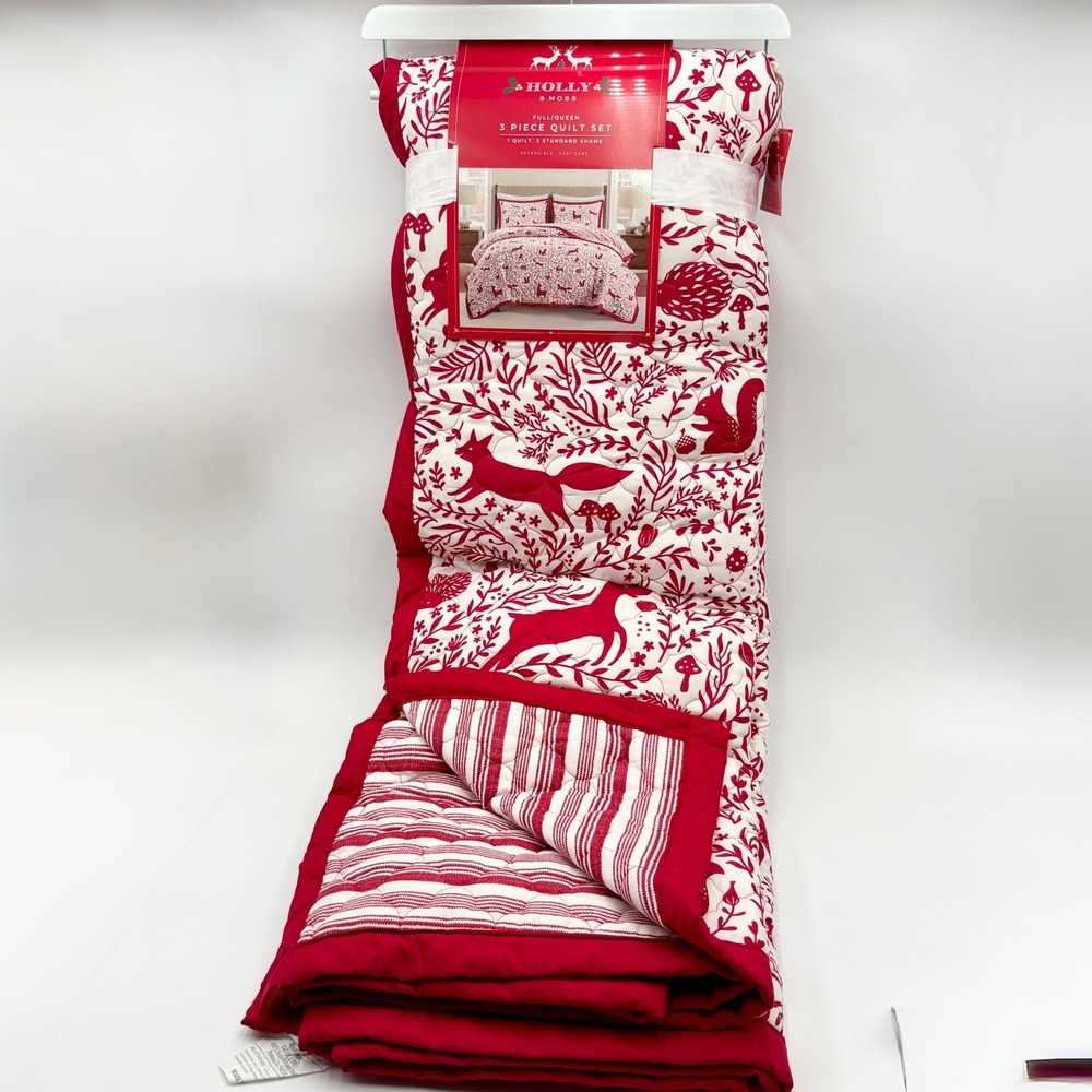 Holly & Moss Full/Queen Quilt Red White Christmas Woodland Animals Holiday Set